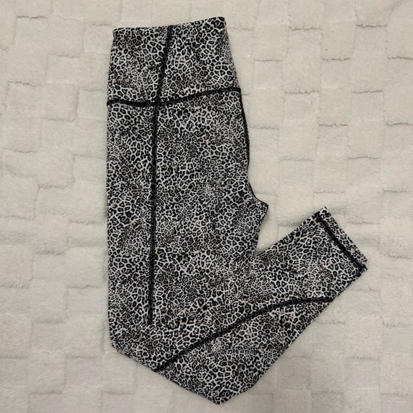 Victoria’s Secret Knockout Athletic Leggings Cheetah Print Mid Rise, Small - Picture 1 of 4
